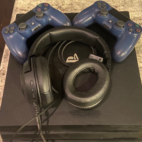PS4 pro console